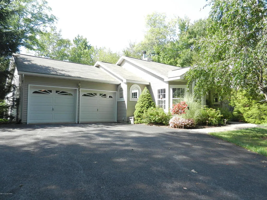 198 High Point Dr photo 1