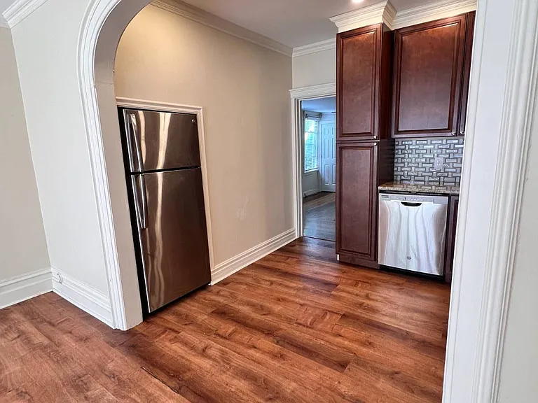 10 Washington Ave #3 — Photo 3