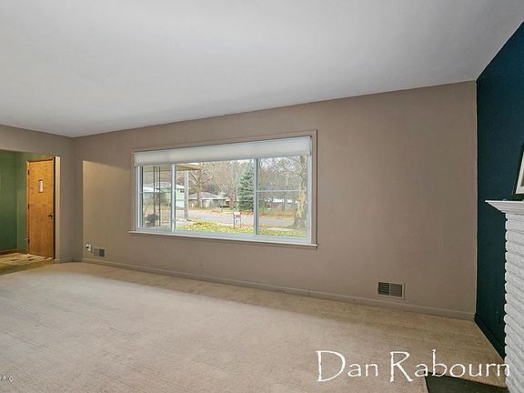 5th image of 1344 Dartmouth St NW