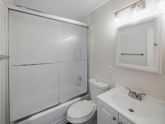4th image of 143 Yacht Club Dr APT 7