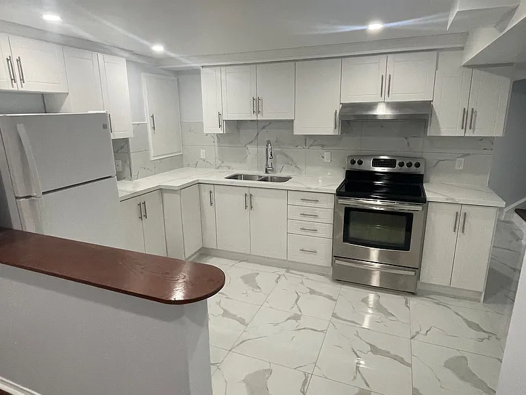 358 Kingsbridge Garden Cir #BASEMENT — Photo 7