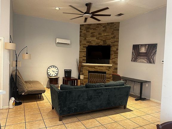 5th image of 612 David Curry Dr