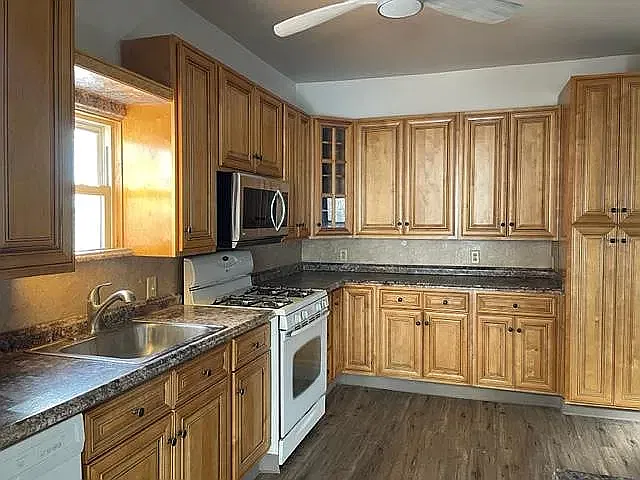 4 bed, 1588 sqft, $3,450 — Photo 3