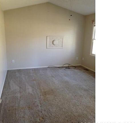 3rd image of 1727 Orchard Dr