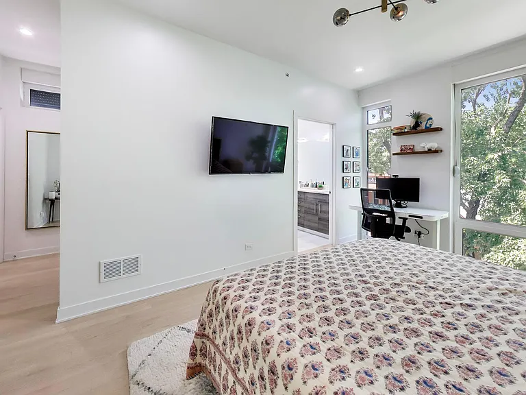 2025 W Crystal St #3 — Photo 9