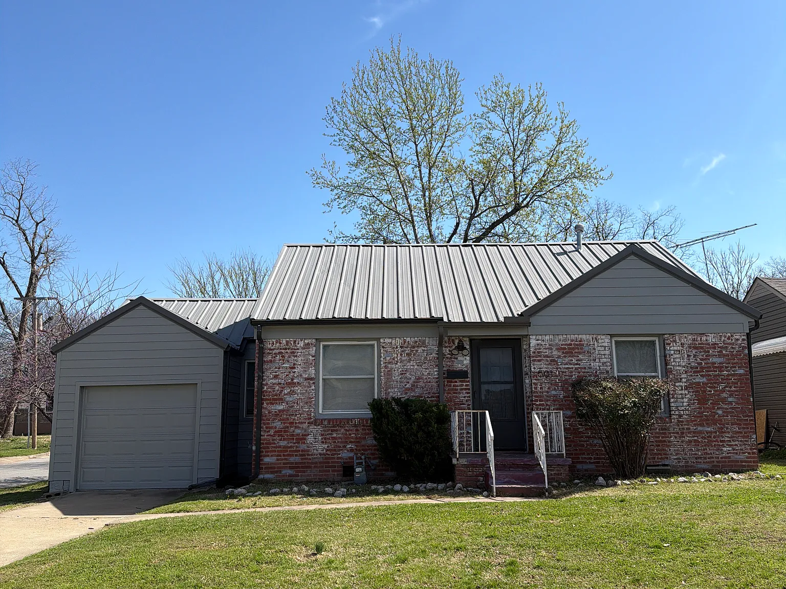 501 S Pittsburg Ave — Photo 1
