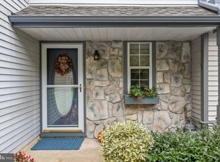 384 Inverness Ct, Mount Laurel, NJ 08054