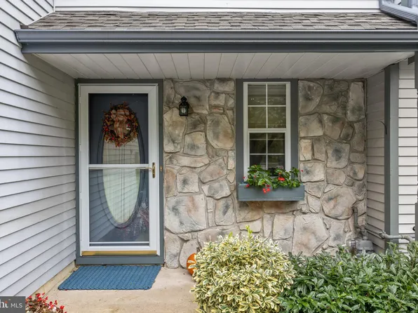 384 Inverness Ct, Mount Laurel, NJ 08054