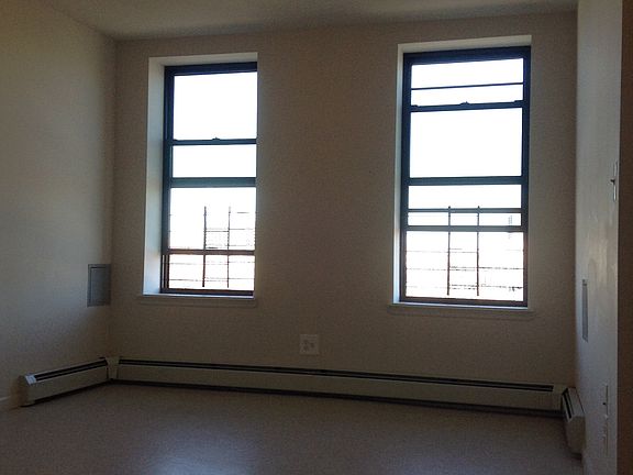 Bedroom closet & windows