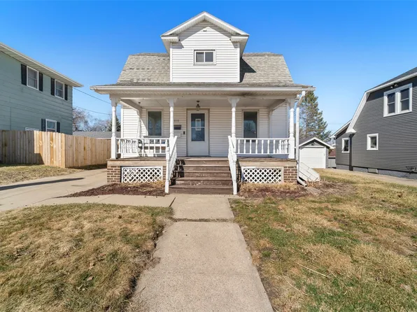 810 N 7th Ave W, Newton, IA 50208