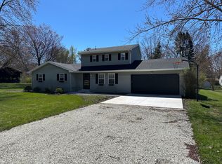 1203 Southwood Dr, Mahomet, IL 61853