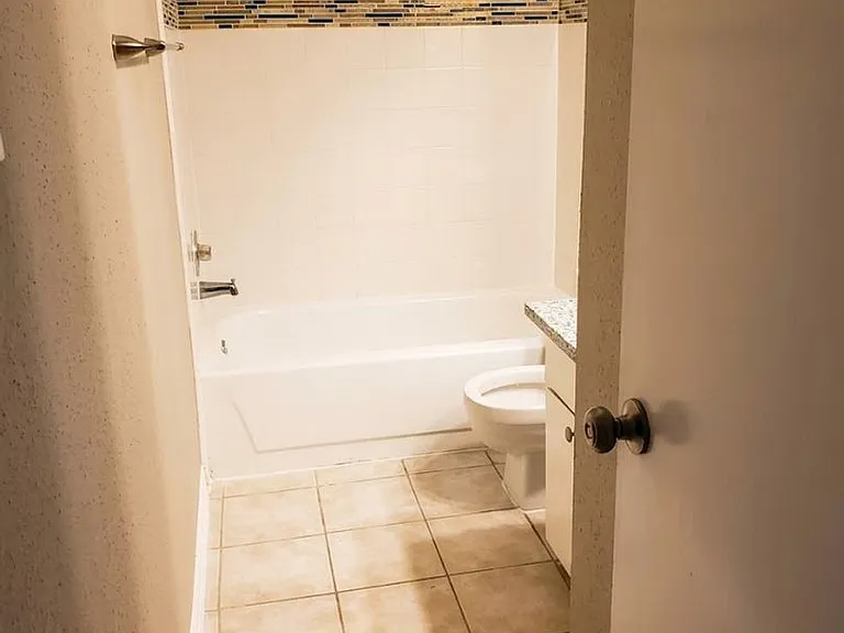 17010 Pastoria Dr — Photo 5