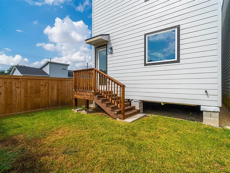 3212 Retta St — Photo 8