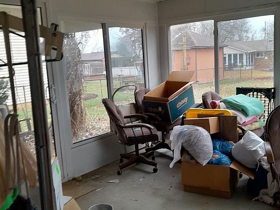 5th image of 2495 Tiverton Ln
