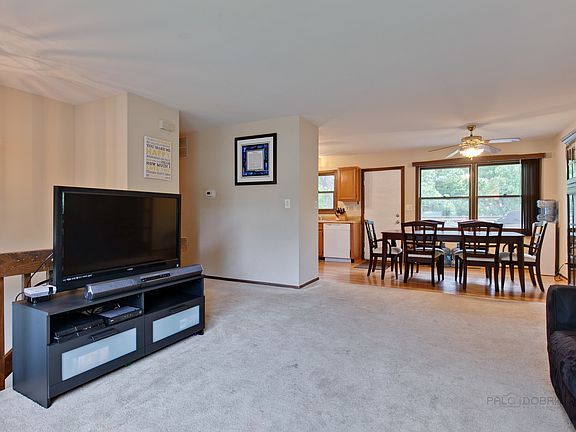4th image of 419 N Lakeshore Dr