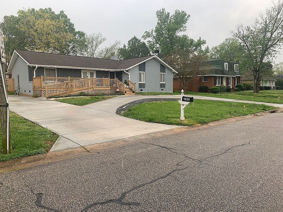2nd image of 1026 Carysbrook Ln