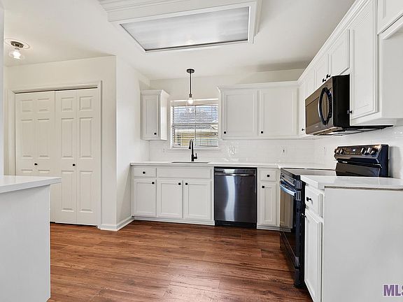4th image of 302 Daphne Dr