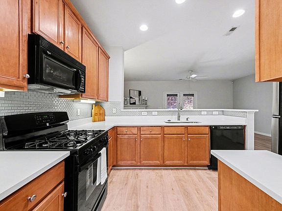 3rd image of 1132 Vermillion Dr