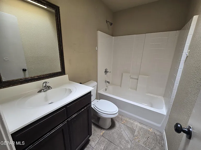 808 Ballard Shapleigh Pl — Photo 9