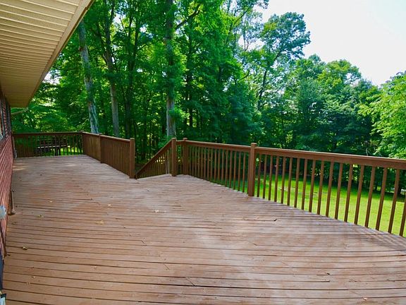 3rd image of 3946 Skyland Dr