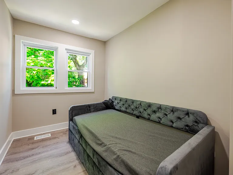 4523 Dix St NE — Photo 15
