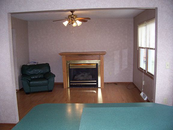 4th image of 819 Lakeview Dr