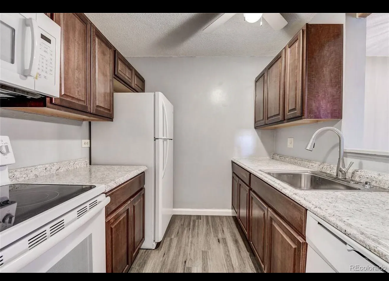 2 bed, 972 sqft, $2,000 — Photo 2