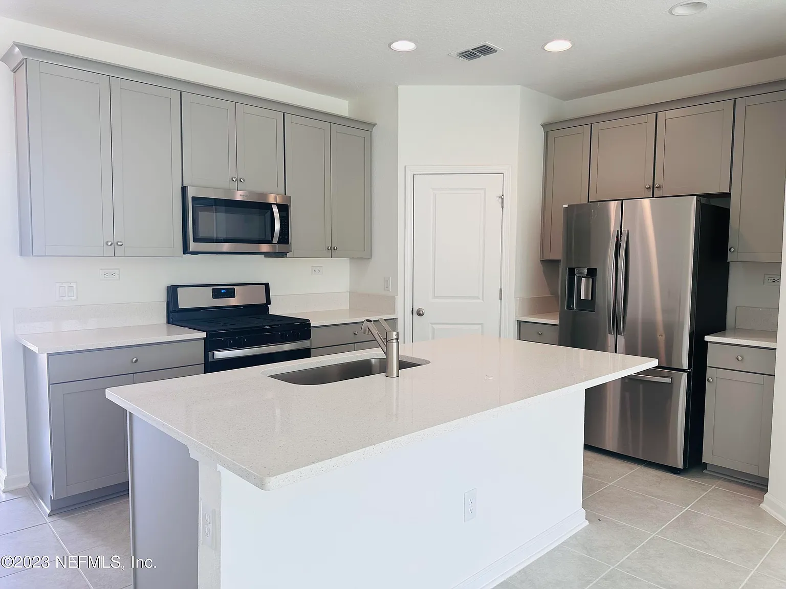 3 bed, 2.5 bath, 1475 sqft, $2,095 — Photo 2