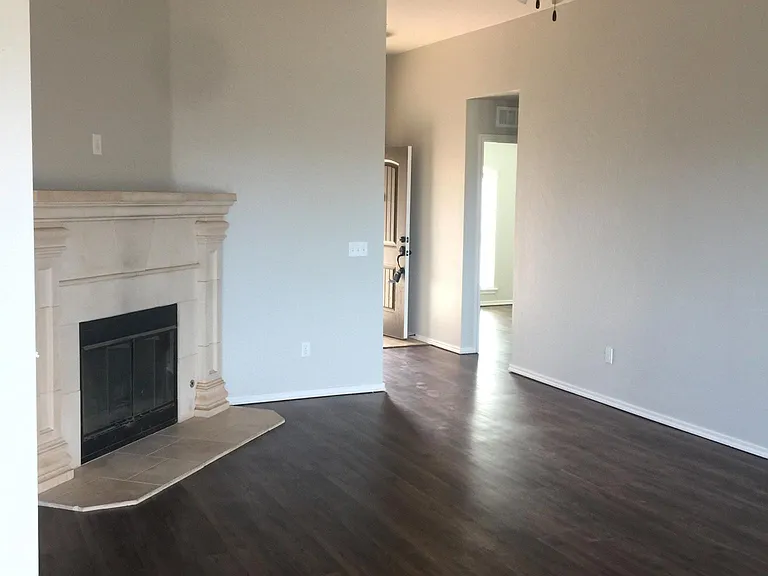 11137 NW 6th Ter — Photo 3