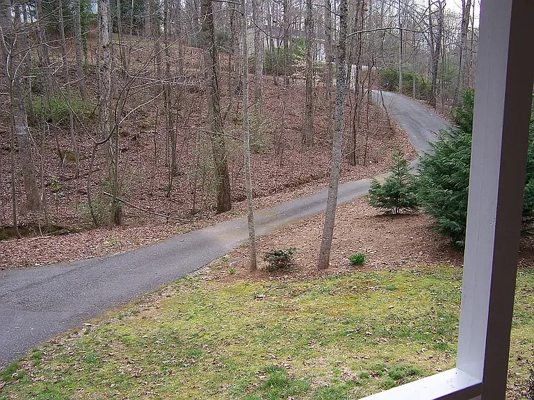 180 Laurel Heights Dr — Photo 3