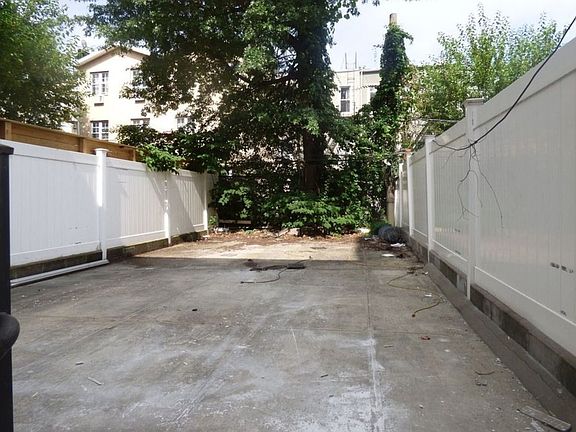 4th image of 1192 Jefferson Ave #1