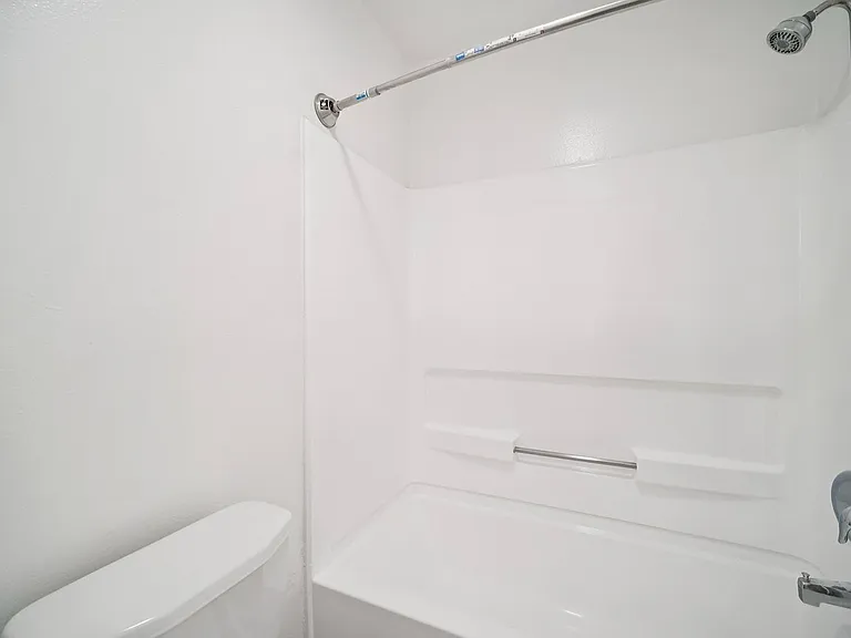 6310 Sylmar Ave — Photo 52