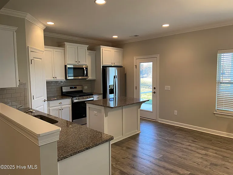 5872 Park West Cir — Photo 6