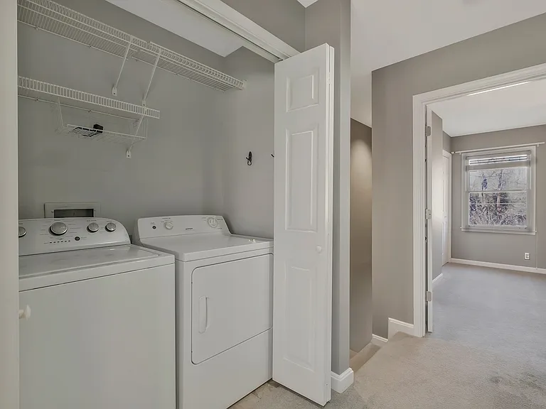 1005 Glendale Ln — Photo 20