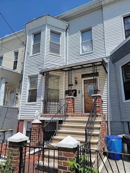 2nd image of 497 Chestnut St