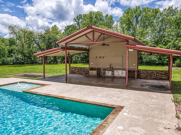 3rd image of 2629 Benton Dr