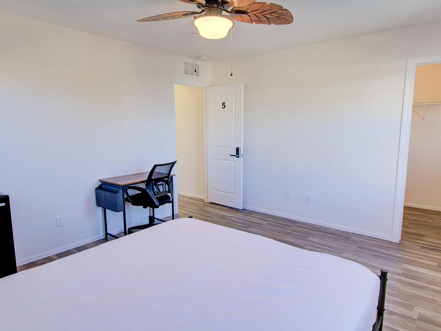 4 bed, 3.0 bath, 2469 sqft, $1,027 — Photo 2