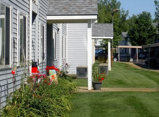 310 N Towne Commons Blvd, Fenton, MI 48430