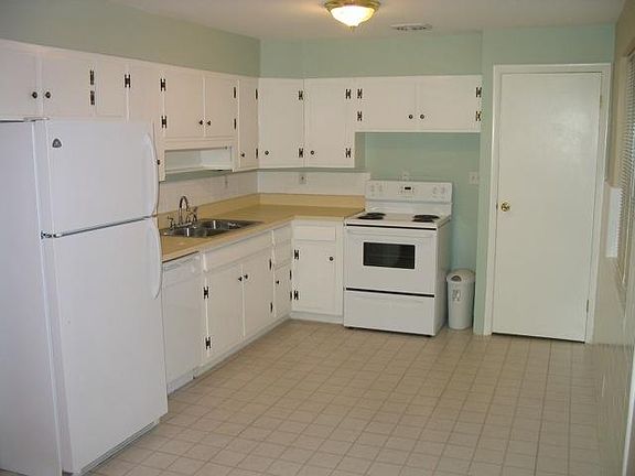 3rd image of 7017 Beechmont Ave