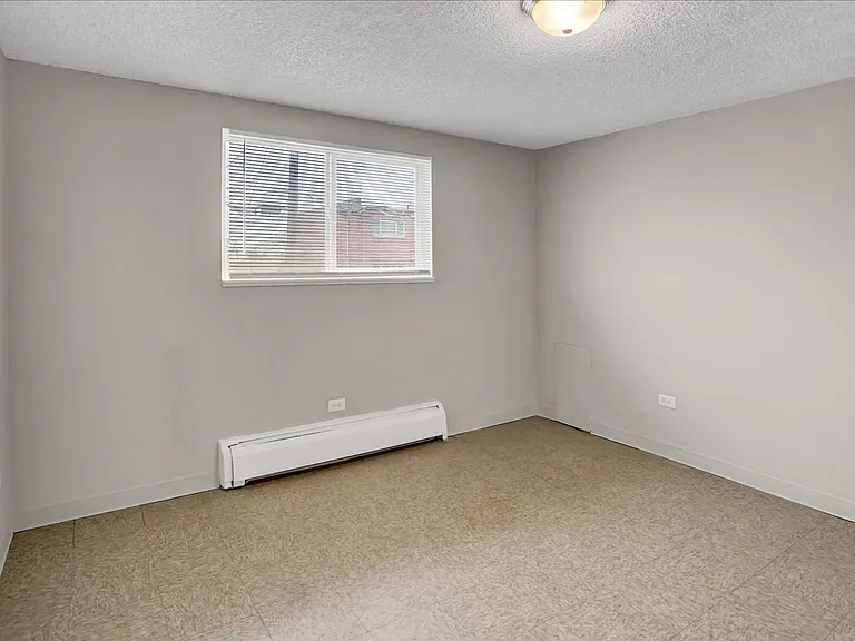 Section 8 Approved! Great location close to the city! — Photo 17
