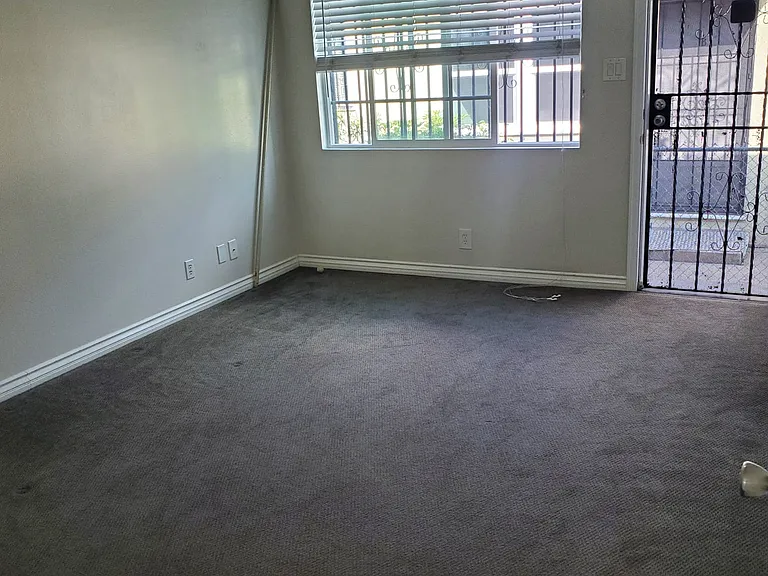 11910 Manor Dr #B — Photo 2
