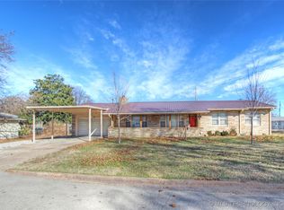 912 W Shawnee Ave, Nowata, OK 74048