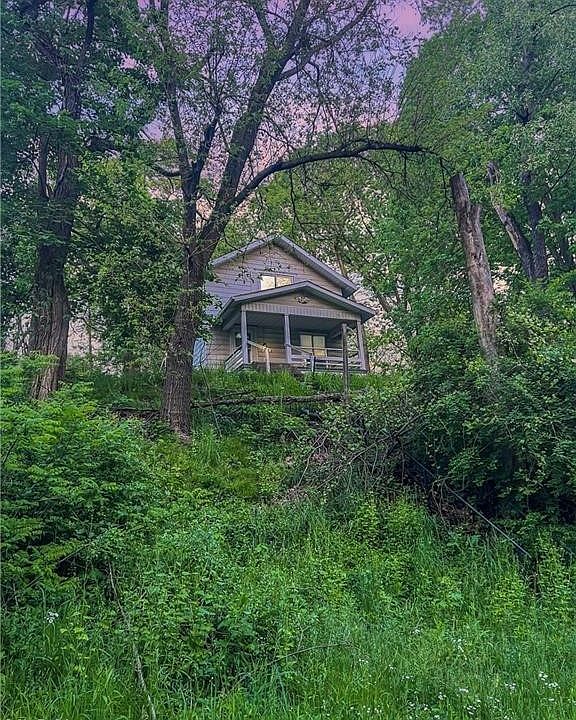 1st image of 102 N 10th St