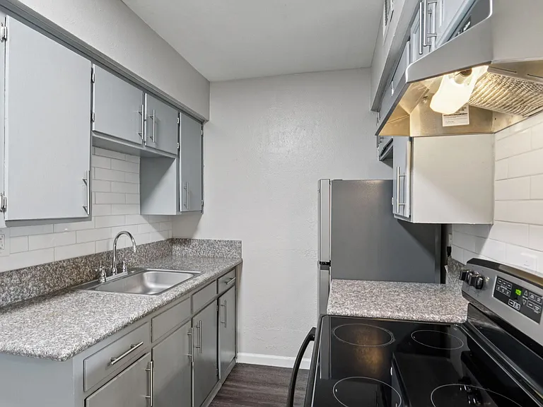 Loft on Louise — Photo 24