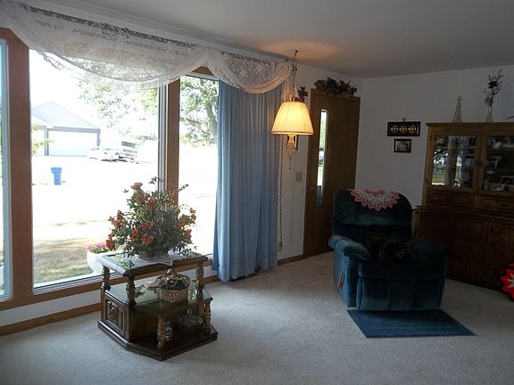 4th image of 308 Hopkins Dr