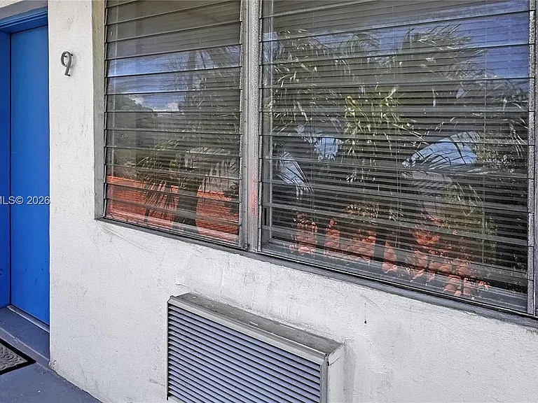 7717 Byron Ave #9 — Photo 17