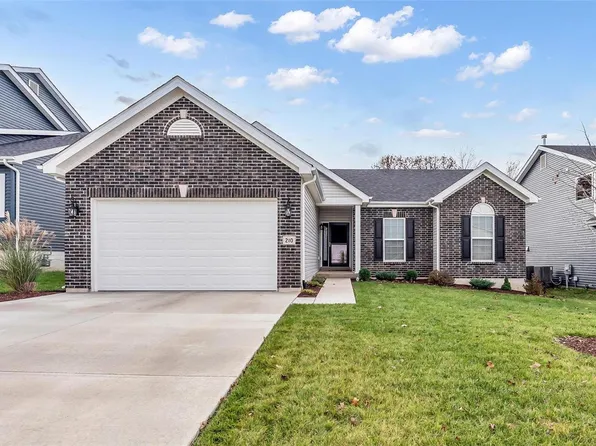 210 Burrograss Dr, Wentzville, MO 63385