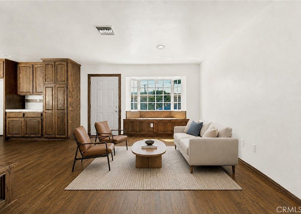 1st image of 22319 Park St