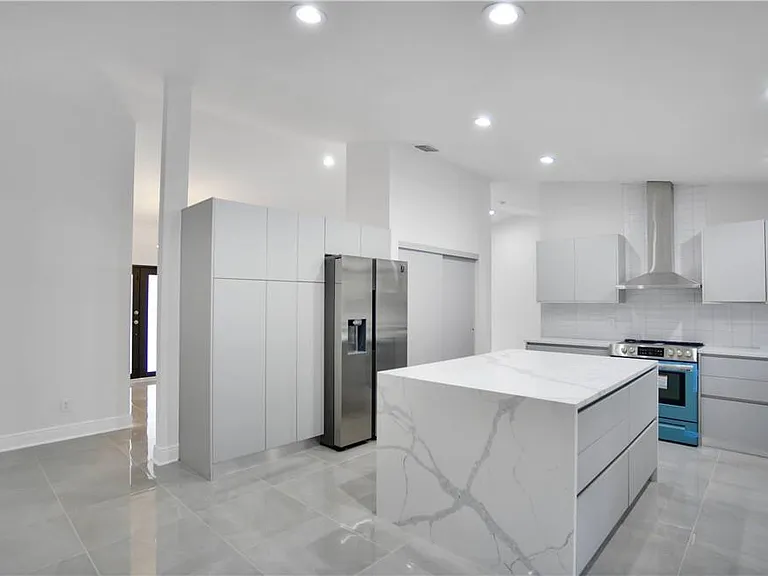 11159 NW 10th Pl — Photo 9