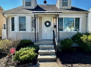 18706 Woodside St, Harper Woods, MI